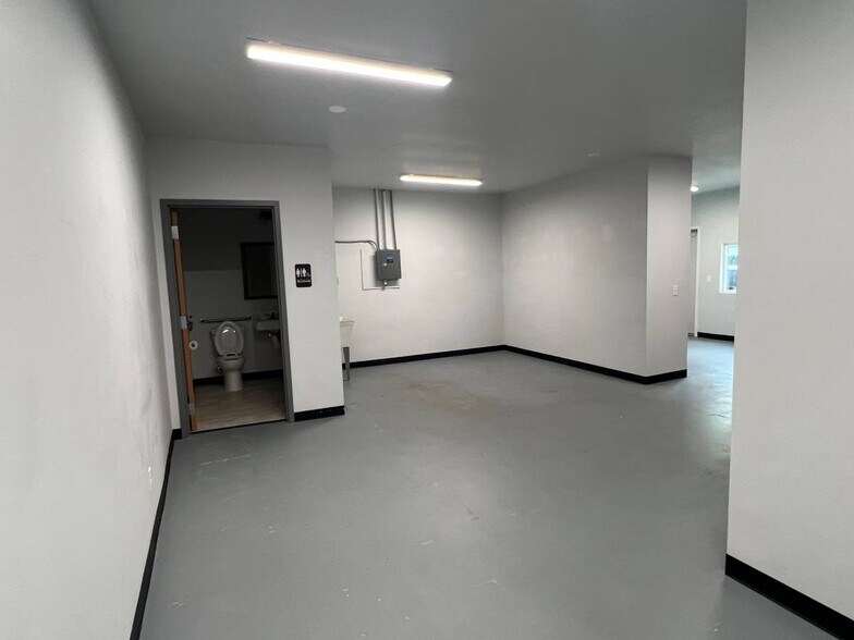 More Photos Of 4510 Femrite Dr, Madison Light Manufacturing For Lease