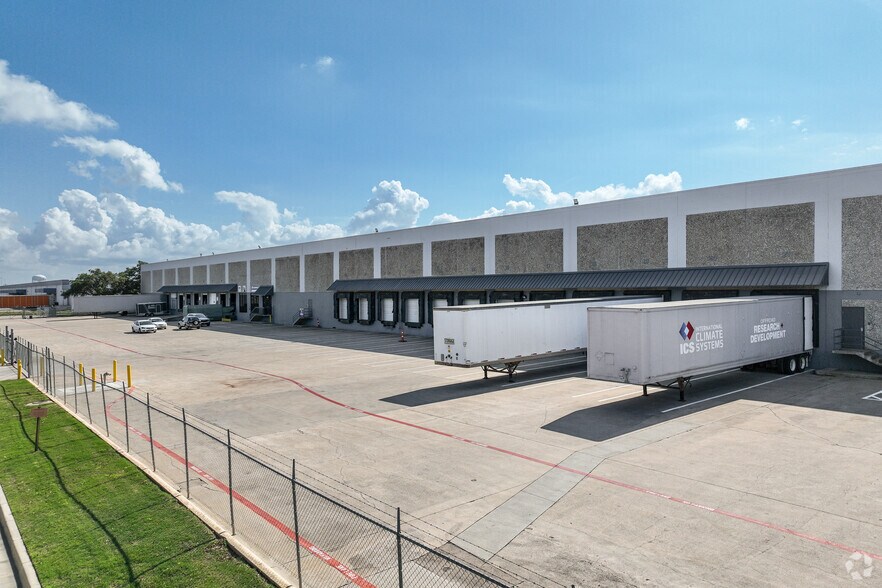 More Photos Of 807-809 110th St, Arlington Distribution For Lease