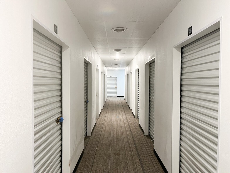 More Photos Of 704 N 13th St, Lamesa Self Storage For Sale