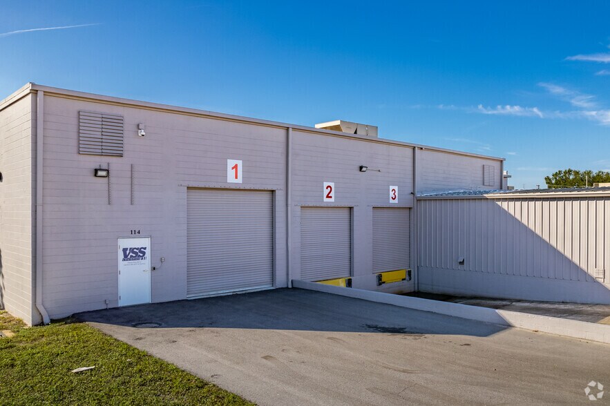 More Photos Of 110-114 Douglas Rd E, Oldsmar Manufacturing For Sale