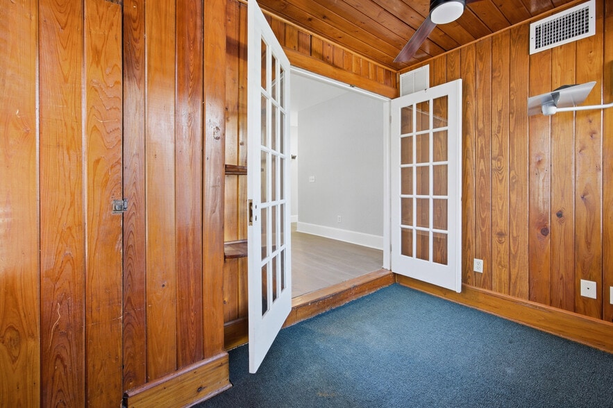 More Photos Of 527 NE 8th Ave, Ocala Office Residential For Sale