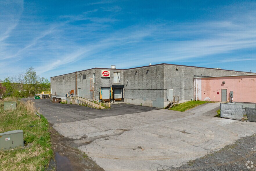 More Photos Of 3031-3035 East Ave, Central Square General Retail For Lease