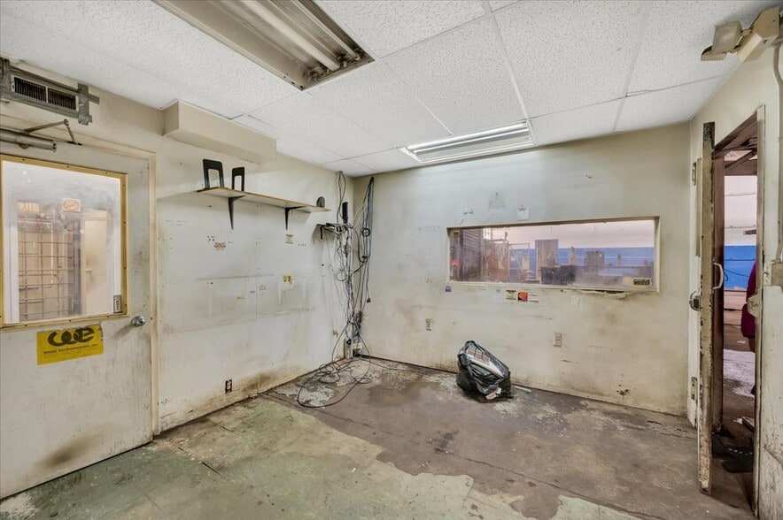 More Photos Of 8820 Lyndon St, Detroit Manufacturing For Sale