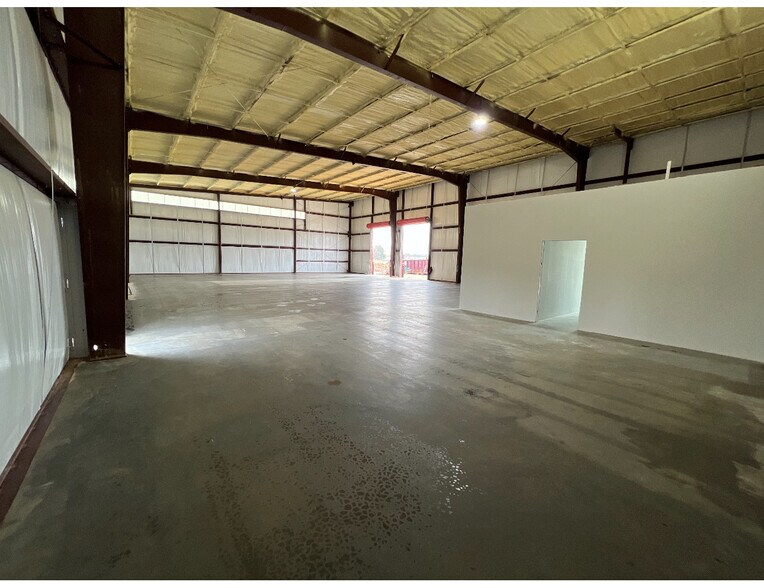 More Photos Of 16285 North Fwy, Houston Unknown For Lease