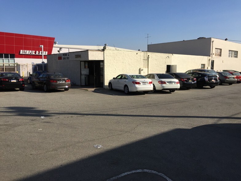More Photos Of 3200 Olympic Blvd, Santa Monica Industrial For Lease