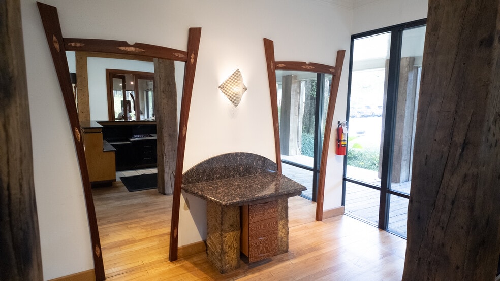 More Photos Of 7520 Perkins Rd, Baton Rouge General Retail For Sale