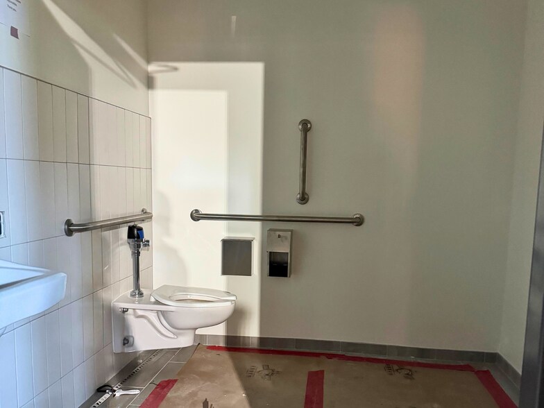 More Photos Of 134 S California Ave, Chicago Specialty For Lease