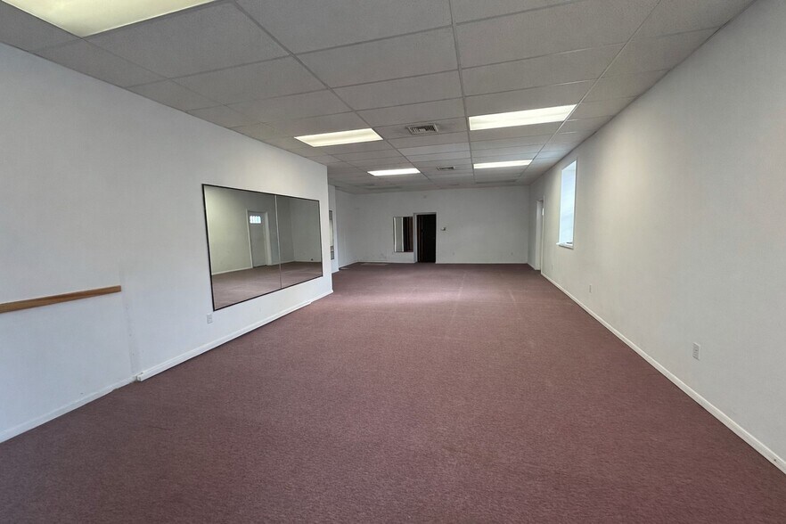 More Photos Of 521 Jewett Ave, Staten Island Storefront Retail Residential For Lease