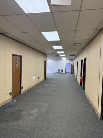 More Photos Of 750 Trumbull Dr, Pittsburgh Warehouse For Lease