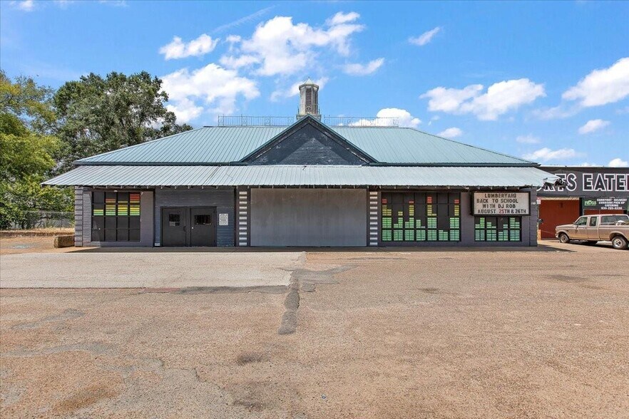 More Photos Of 1507 North St, Nacogdoches Bar For Sale