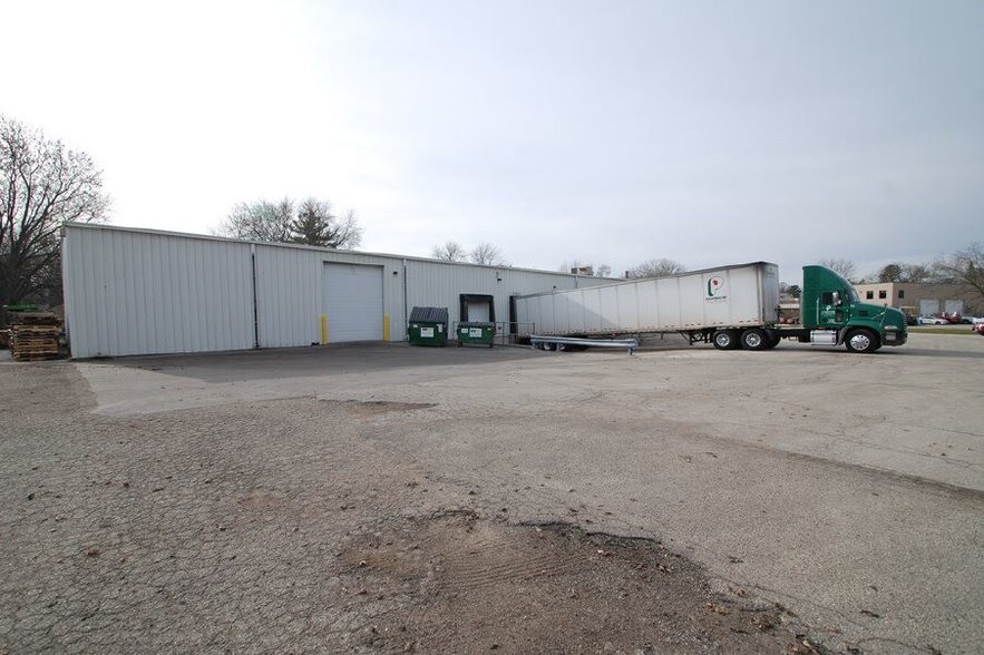 More Photos Of 662 Armour Rd, Oconomowoc Warehouse For Lease