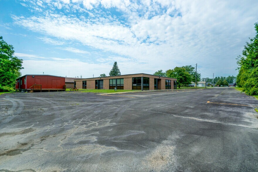 More Photos Of 1540 N Routledge Park, London Office For Lease