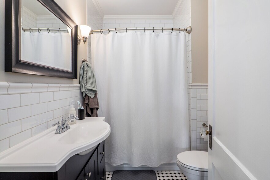 More Photos Of 462-470 2nd Ave, Troy Storefront Retail Residential For Sale