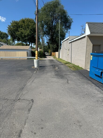 More Photos Of 2020 Starr Ave, Toledo Medical For Lease