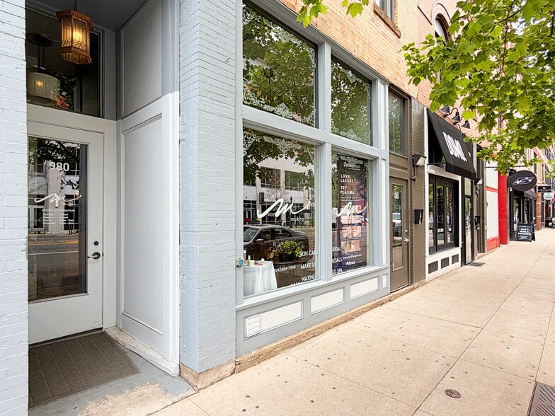 Primary Photo Of 980 N High St, Columbus Restaurant For Sale