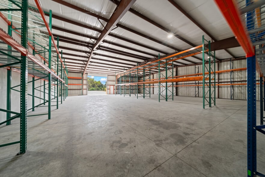 More Photos Of 3073 NE 37th Pl, Wildwood Warehouse For Lease