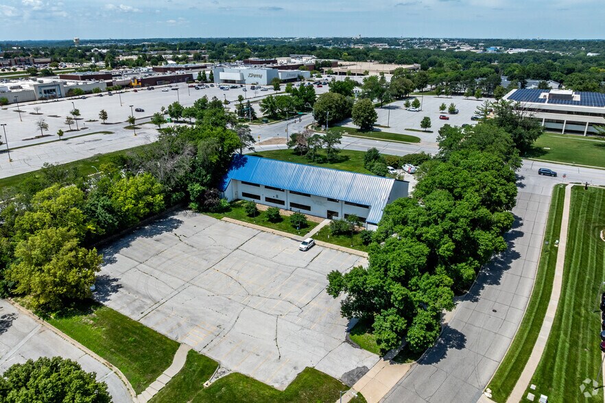 More Photos Of 3000 Westown Pky, West Des Moines Office For Sale
