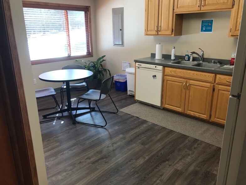 More Photos Of 5826 Blackshire Path, Inver Grove Heights Office For Lease