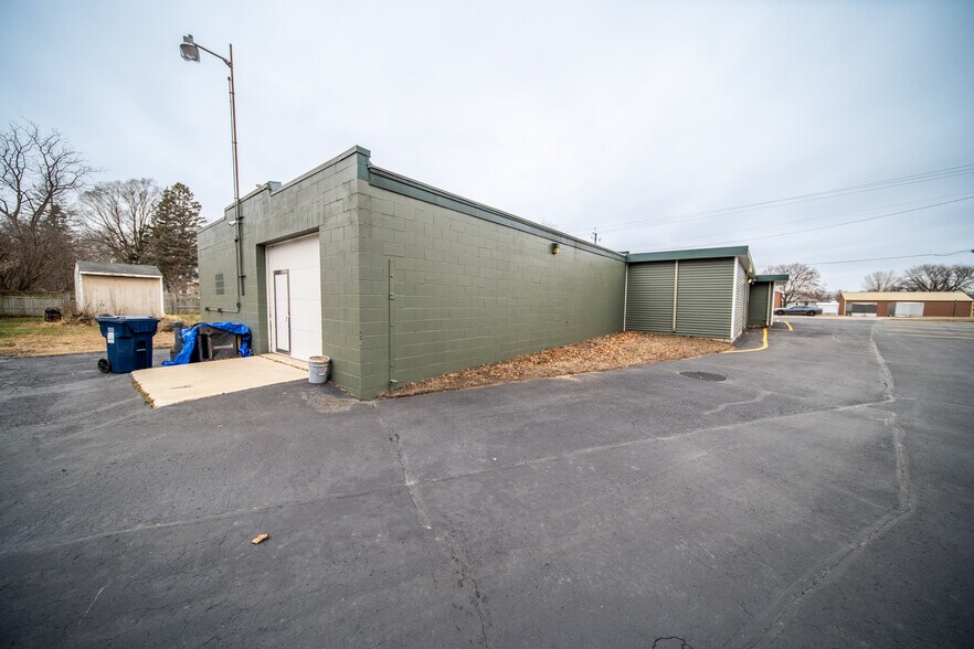 More Photos Of 1006 8th Ave SW, Austin Flex For Lease