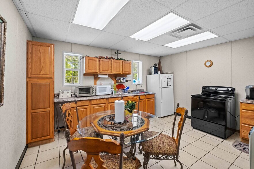 More Photos Of 23044 Honey Creek Rd, Sulphur Springs Distribution For Sale