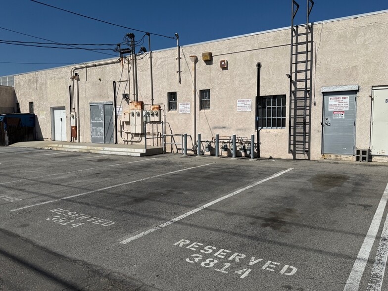 More Photos Of 3818 W Burbank Blvd, Burbank Storefront For Lease