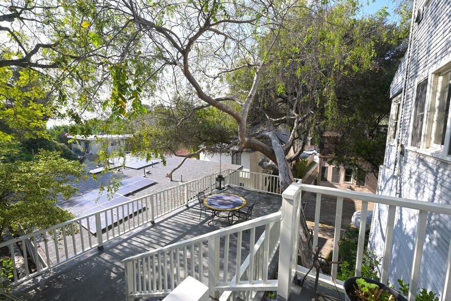 More Photos Of 2636 N Beachwood Dr, Los Angeles Apartments For Sale