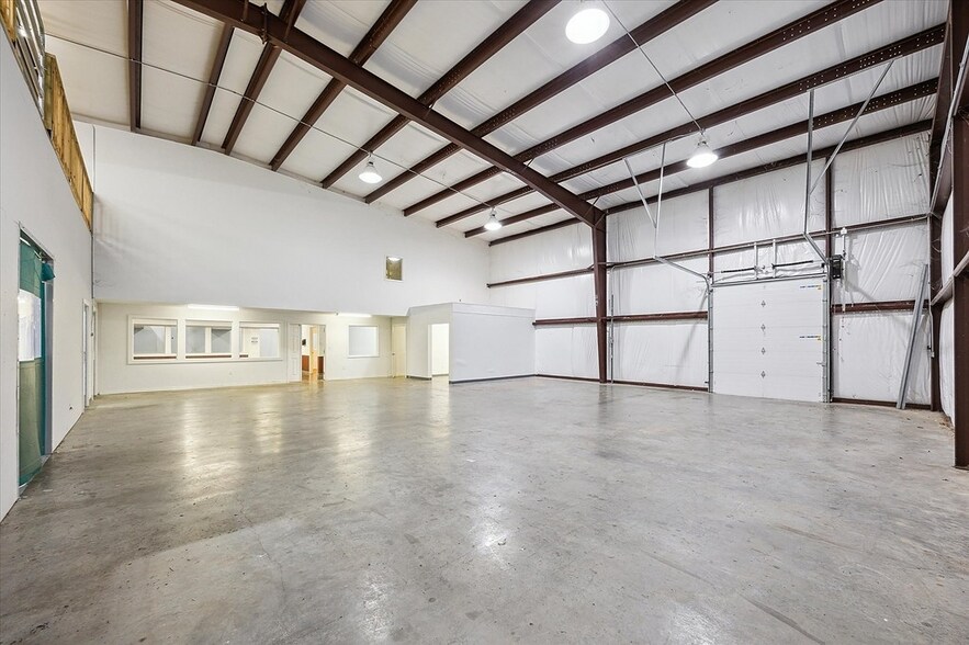 More Photos Of 920 Front St, Columbus Warehouse For Sale