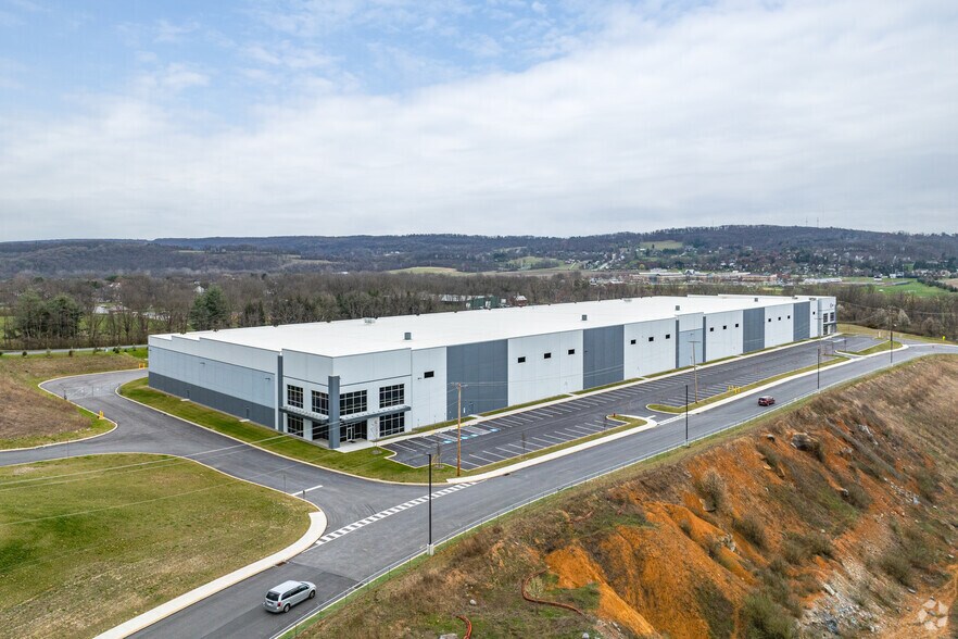 More Photos Of 520 Busser Rd, York Distribution For Lease
