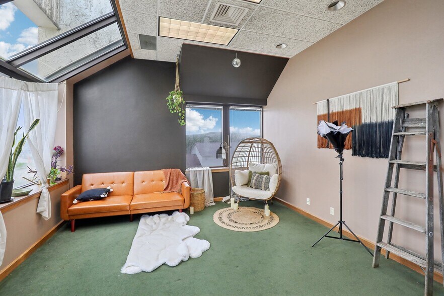 More Photos Of 101 Jones St, Barneveld General Retail For Sale