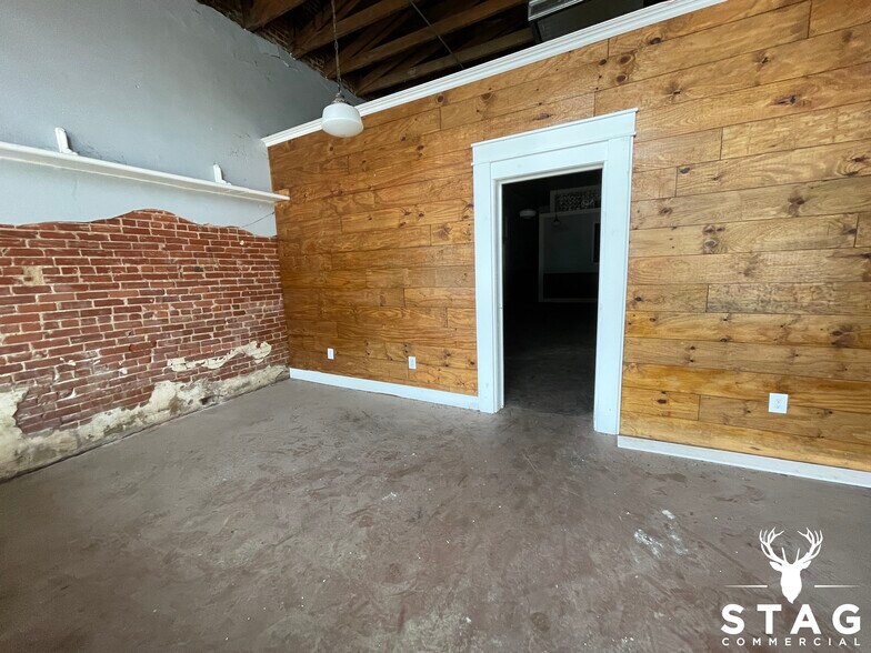 More Photos Of 208 S Main St, Aubrey Restaurant For Lease