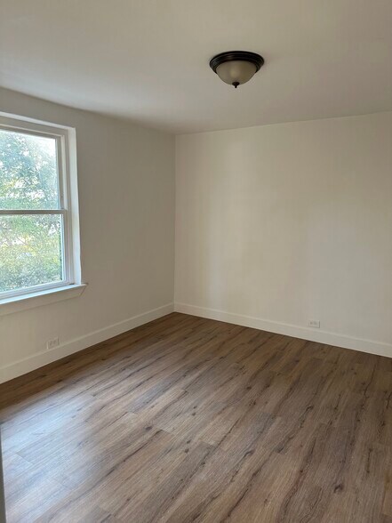 More Photos Of 1026 Greenslake Rd, East Ridge Apartments For Sale