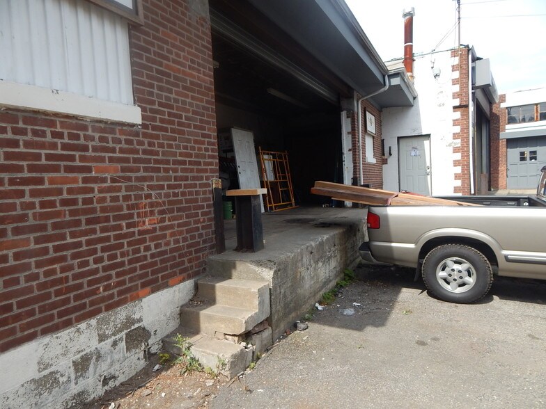 More Photos Of 209 Center St, Bridgeport Warehouse For Lease