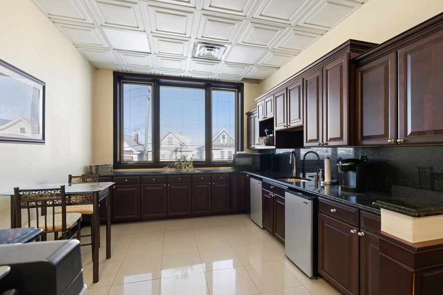 More Photos Of 188 Van Buren St, Staten Island Warehouse For Sale