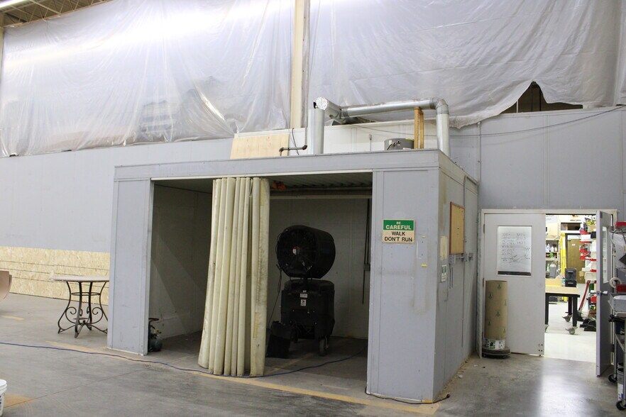 More Photos Of 1777 Oakdale Ave, West Saint Paul Manufacturing For Lease