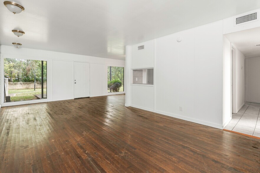 More Photos Of 3701-3743 Wesley Dr, Montgomery Apartments For Sale