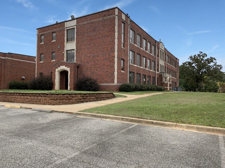 More Photos Of 700 W Houston St, Marshall Schools For Sale