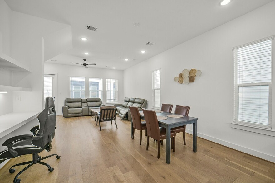 More Photos Of 316 Thornton Rd, Houston Apartments For Sale