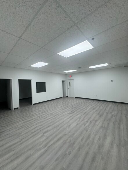 More Photos Of 16401-16413 NW 8th Ave, Miami Distribution For Lease