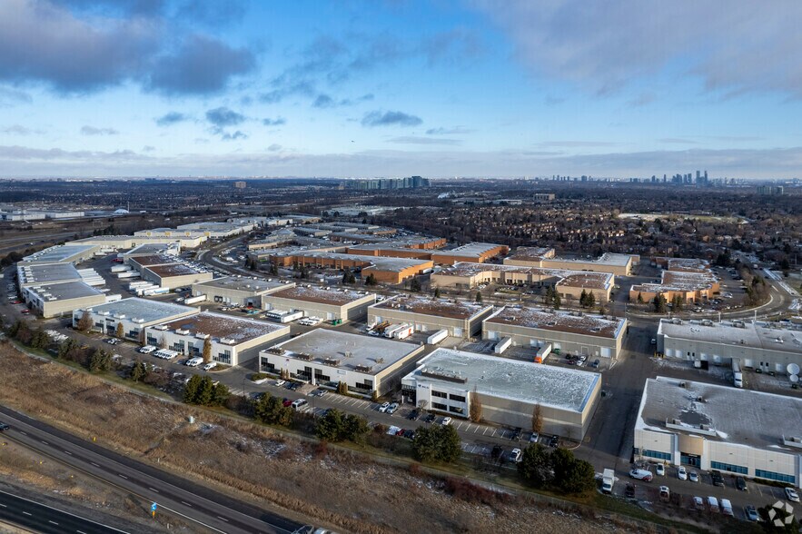 More Photos Of 4140 Sladeview Cres, Mississauga Warehouse For Lease