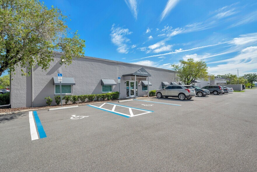 More Photos Of 110-114 Douglas Rd E, Oldsmar Manufacturing For Lease