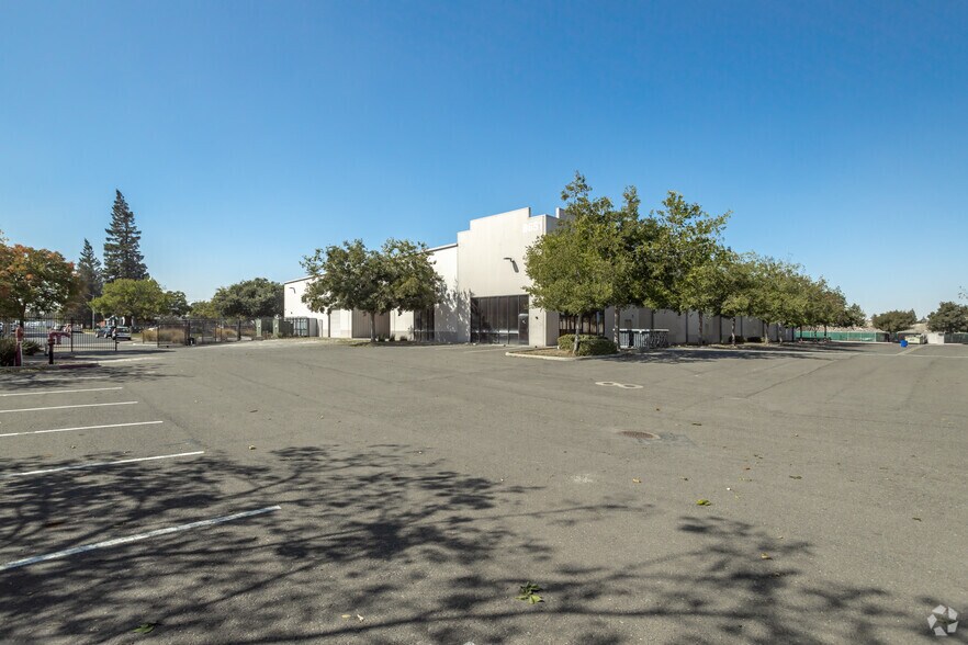 More Photos Of 8651 Younger Creek Dr, Sacramento Warehouse For Sale