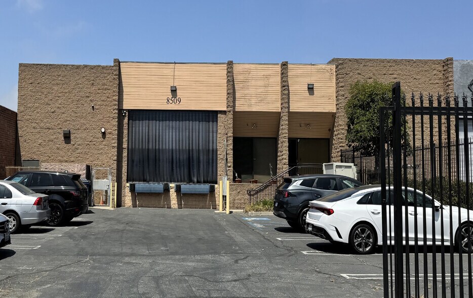 Primary Photo Of 8509 S La Cienega Blvd, Inglewood Warehouse For Sale