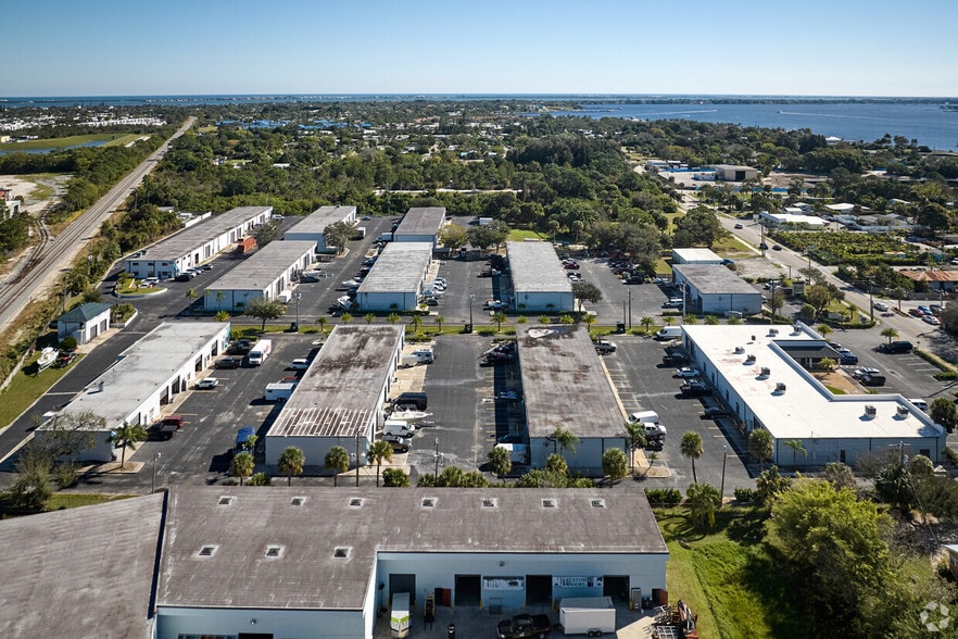 More Photos Of 895 NE Dixie Hwy, Jensen Beach Unknown For Lease