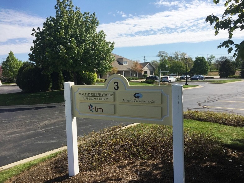 More Photos Of 3 Executive Ct, South Barrington Medical For Lease