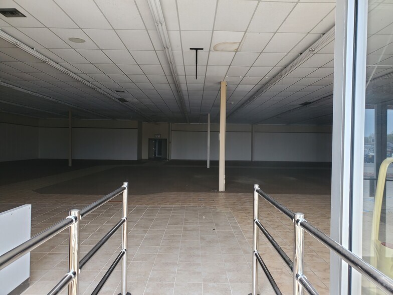 More Photos Of 895-975 W College St, Marshall Unknown For Lease