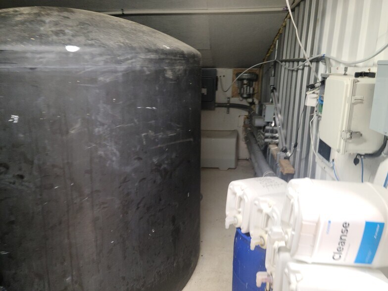 More Photos Of 713 Mayor Patricia Reigal Blvd, Moffat Industrial For Sale