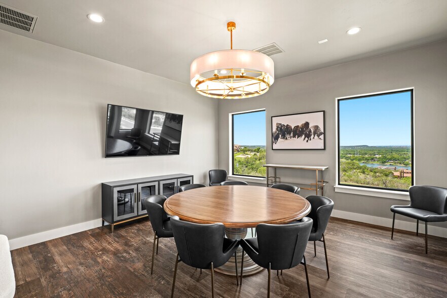 More Photos Of 602 Steve Hawkins Pky, Marble Falls Storefront Retail Office For Lease