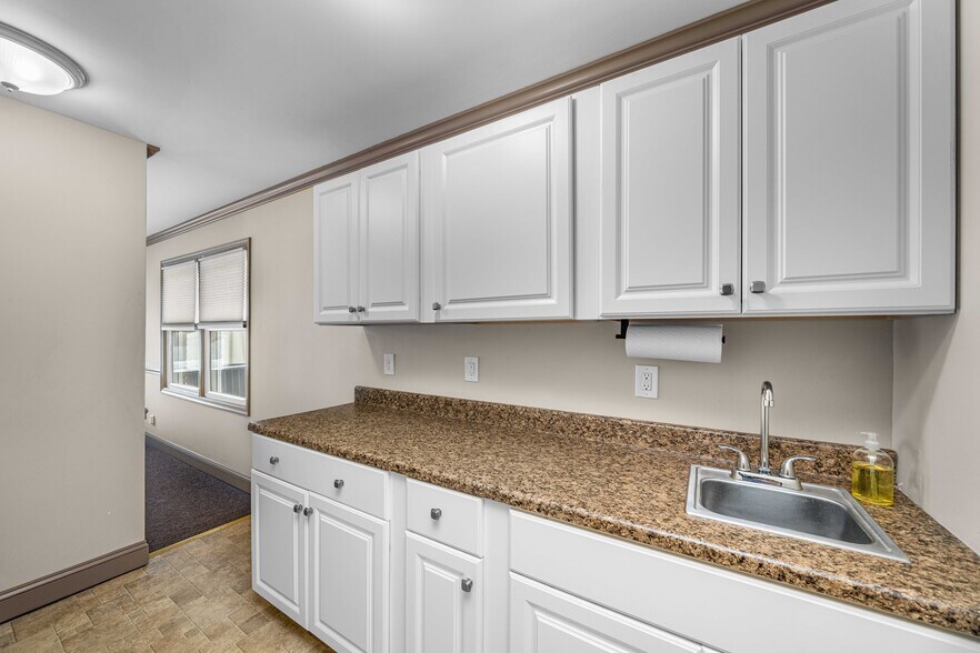 More Photos Of 2417 Silverside Rd, Wilmington Office For Sale