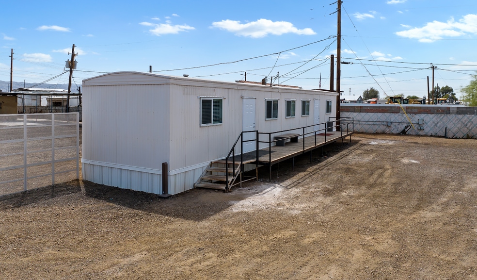 More Photos Of 3907 E Superior Ave, Phoenix Warehouse For Lease