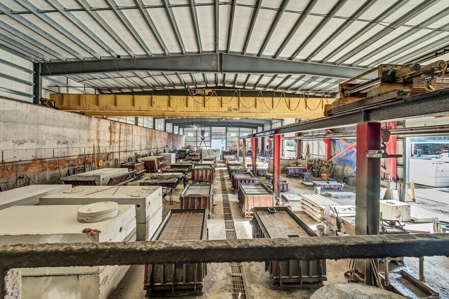 More Photos Of 41 Padanaram Rd, Danbury Manufacturing For Sale